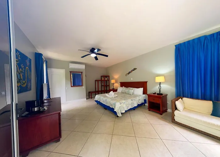 The Hideaway Hotel 4*